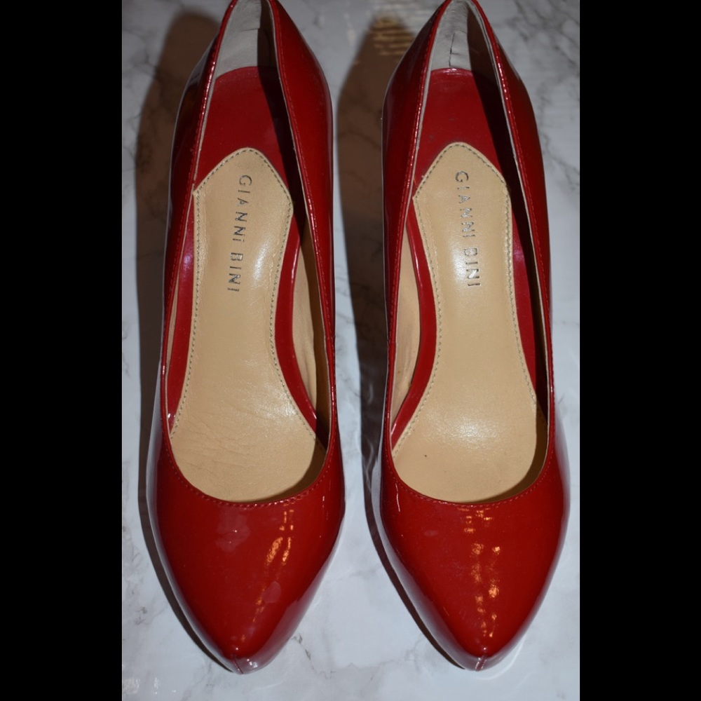 Red Gianni Bini Pumps